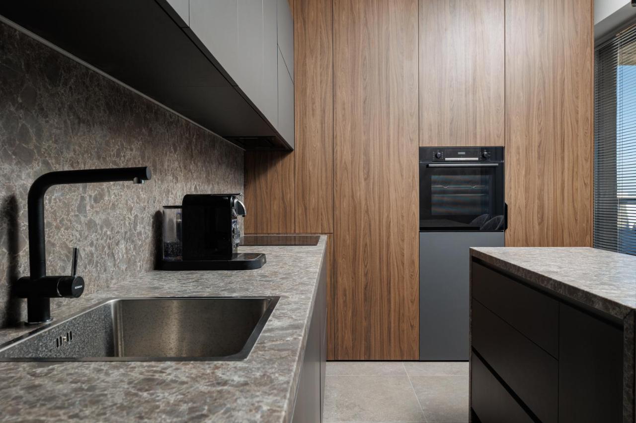 Mandala Designer Apartments With Free Private Parking, Near Mall Coresi Braşov Exteriör bild