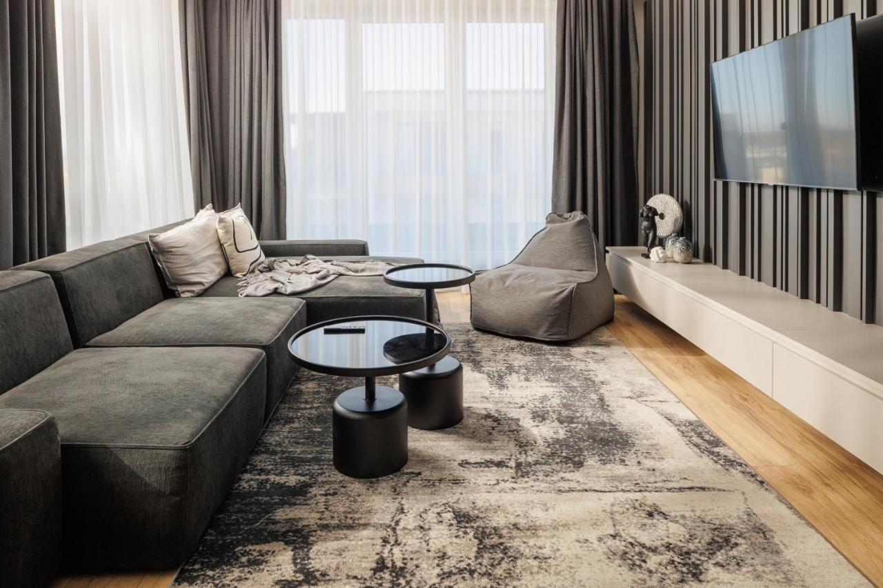 Mandala Designer Apartments With Free Private Parking, Near Mall Coresi Braşov Exteriör bild